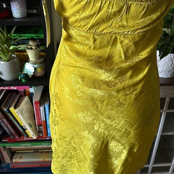 Wild Fable Size Small Yellow Halter Dress Silky material NWT - Picture 7 of 7